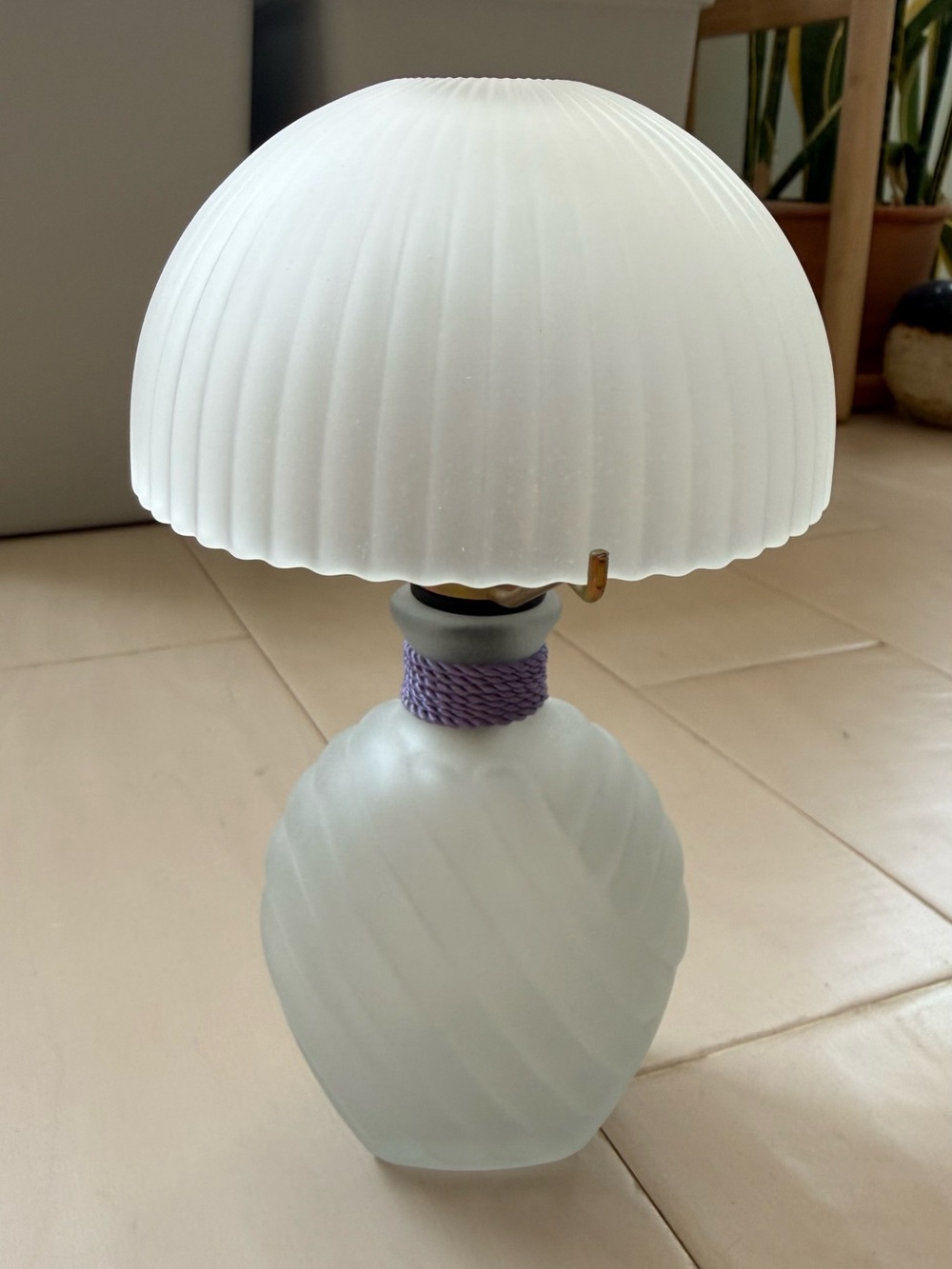 Vintage Ribbed Domed Frosted Glass Oil Lamp - Verrerie La Mailloche
